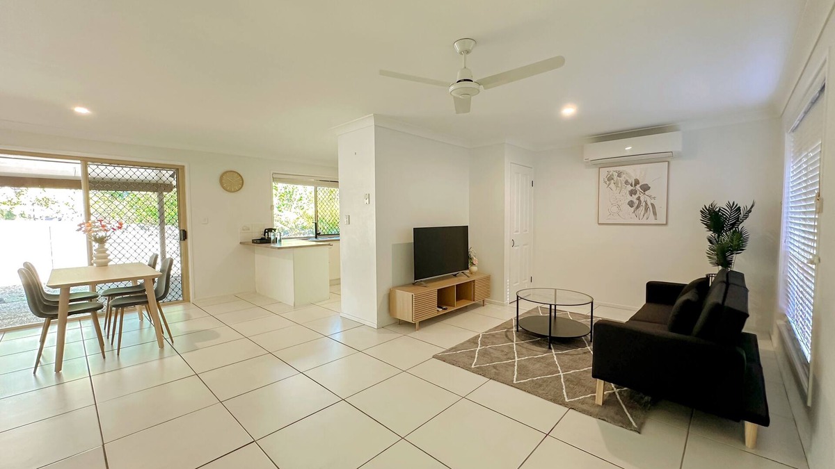 Forest Lake House | Private Suite 2 bedrooms with kitchen & livingroom