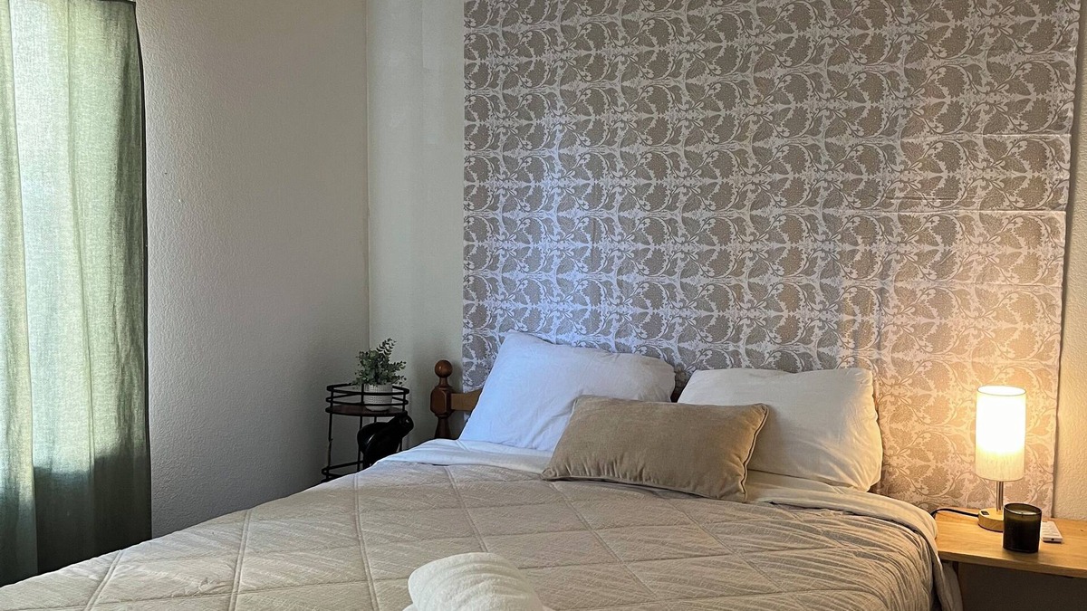 Vallejo Bed & Breakfast | PRIVATE SUITE & THE LOFT en-suite bathroom, fridge, microwave, airfry, coffee!