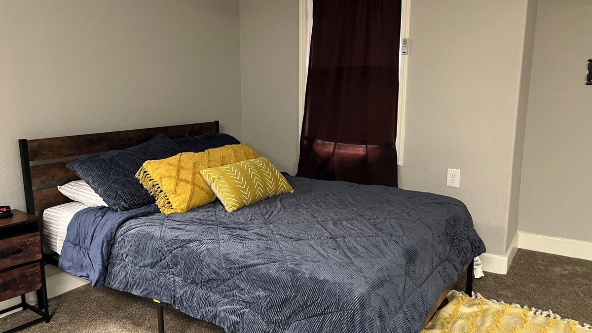 Lee's Summit House | Private Suite w/Private Access in lovely Lee's Summit with WiFi, fitness room
