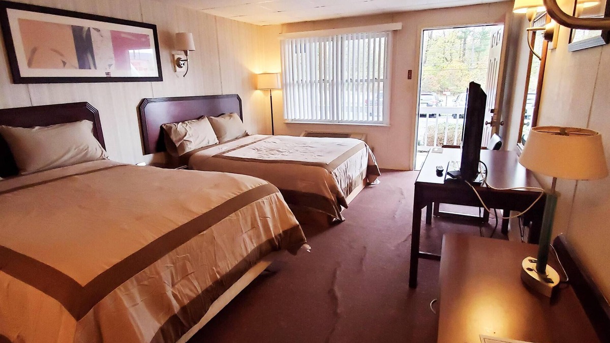 Montgomery Apartment | Private Suite With Private Entrance and Private Bath