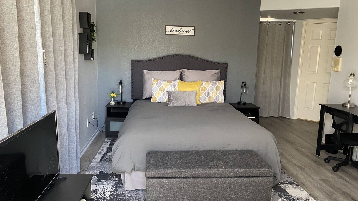 Del Cerro House | Private Suite with Pool - Newly Decorated - Centrally Located