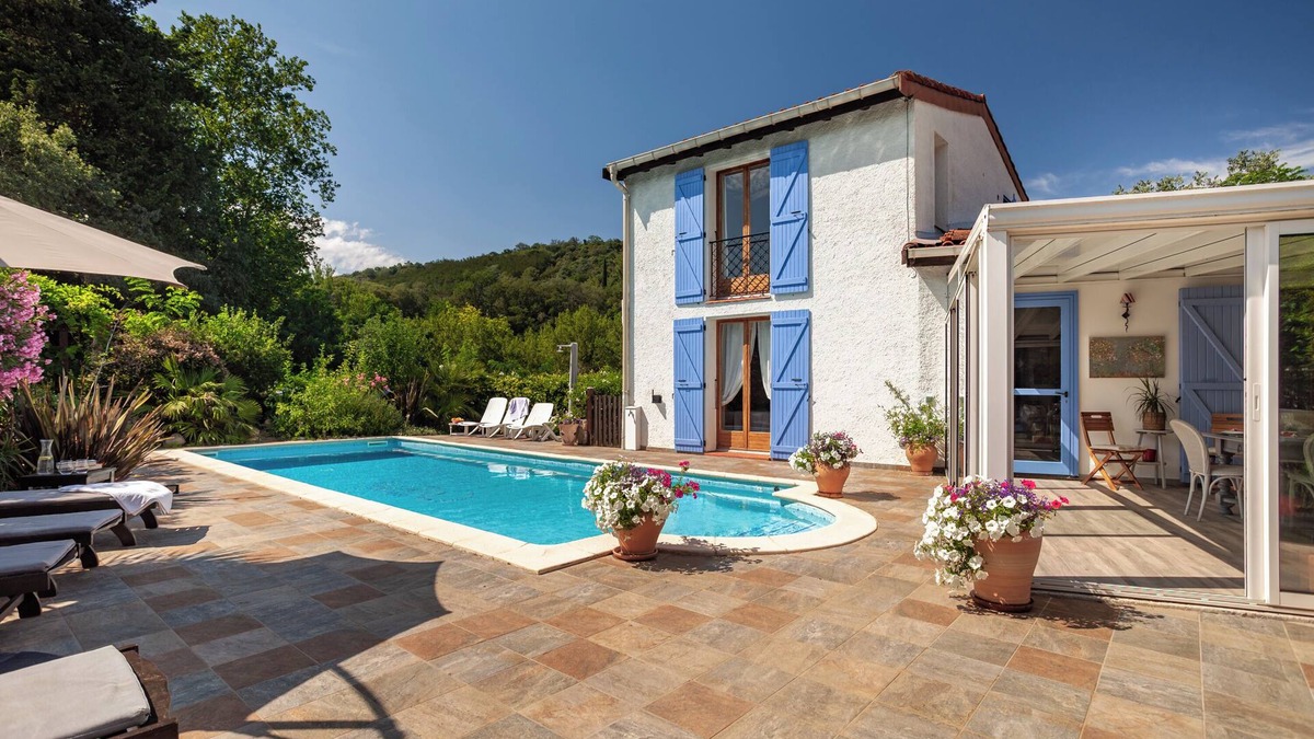 Ceret Villa | Private sunny villa with large heated pool, air-conditioning and river access.
