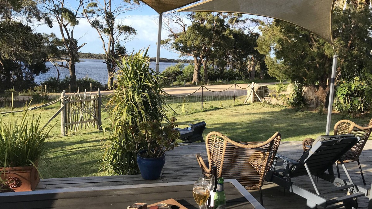 Binalong Bay Apartment | Private, sunny, waterfront retreat - Bay of Fires