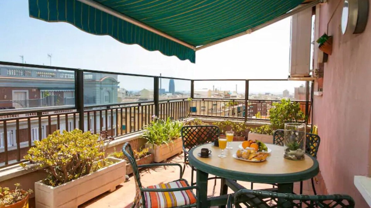 La Sagrada Familia Apartment | Private terrace overlooking Sagrada Familla in a quiet area