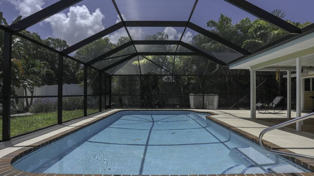 Belair Bayou House | Private Tropical Oasis- Pool, Hot tub, Pool table, Exercise Equip, Darts, & Golf
