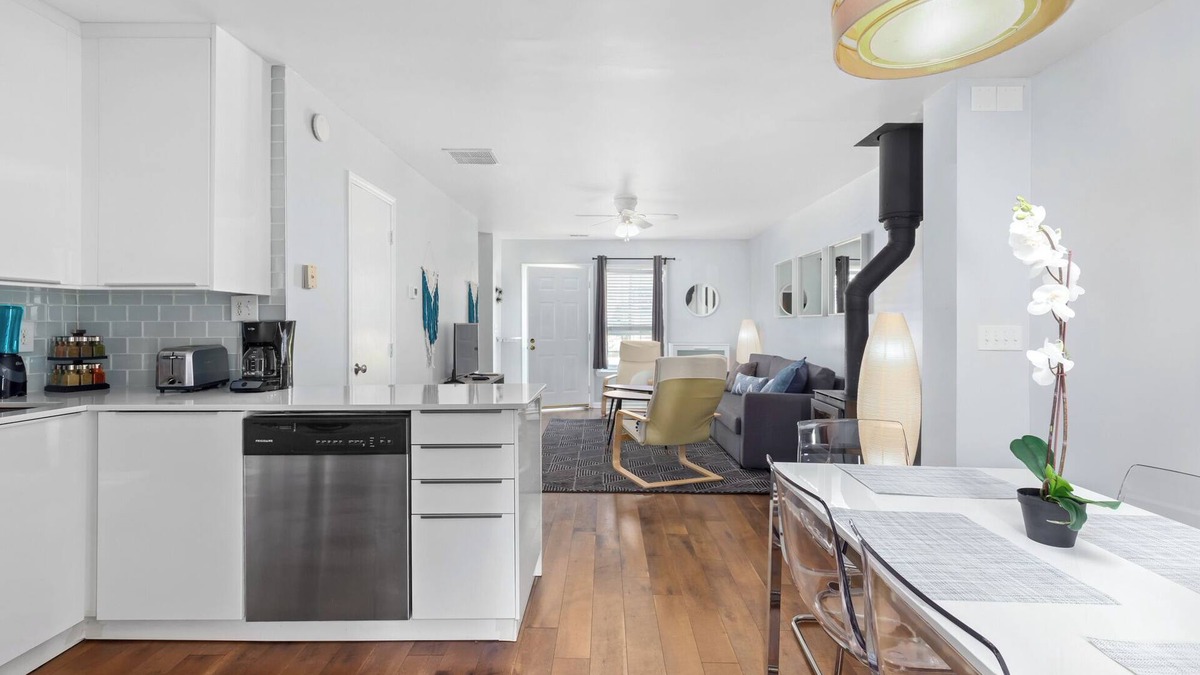Carrboro House | Private UNC Townhome w/Parking, 2 Bedrooms, Sleeps 6, w/Beautiful Garden!