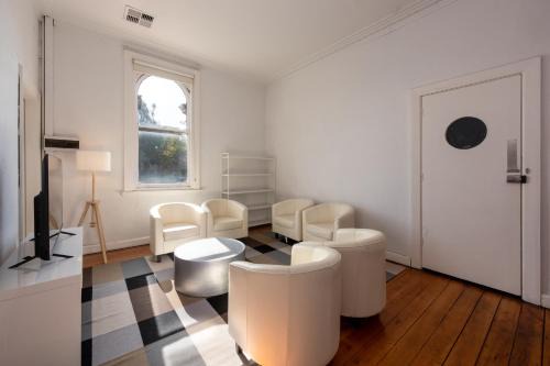 Fitzroy North Hotel | Private Unit in Heritage Building in Fitzroy North