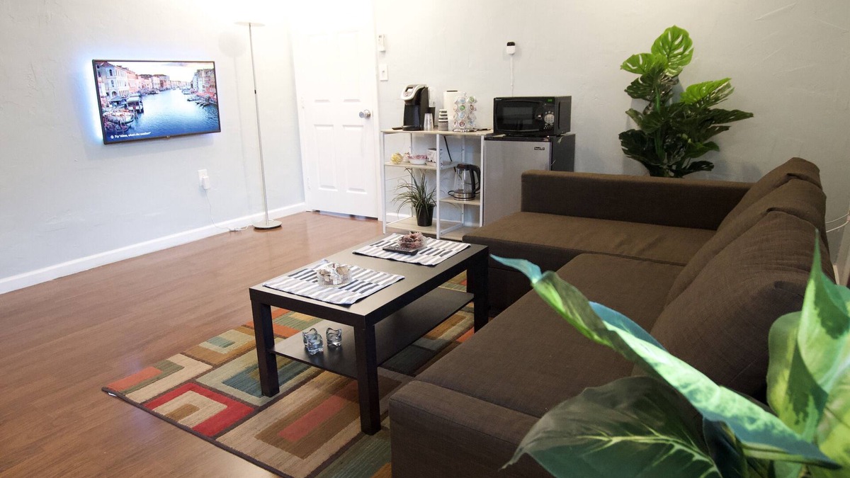 Daly City House | Private Unite in Daly City near Bart & San Francisco
