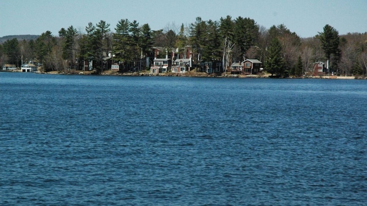 Laconia Cottage | Private, updated waterfront cottage on Winnipesaukee