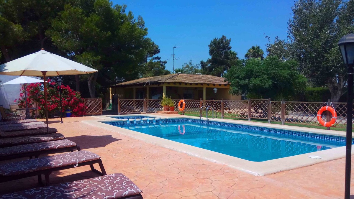 Formentera de Segura Villa | PRIVATE VILLA, WIFI SWIMMING POOL, GARDEN, CHILDREN'S PARK, BBQ, ACC. MINUSVA, 12 PERS.
