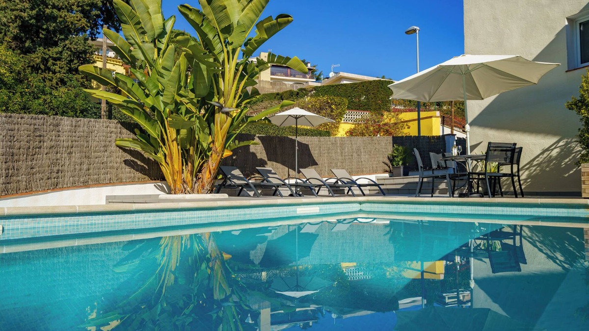 Condado del Jaruco House | Private vacation home in Lloret, sea view, WiFi, Air conditioning, pool, sleeps 6