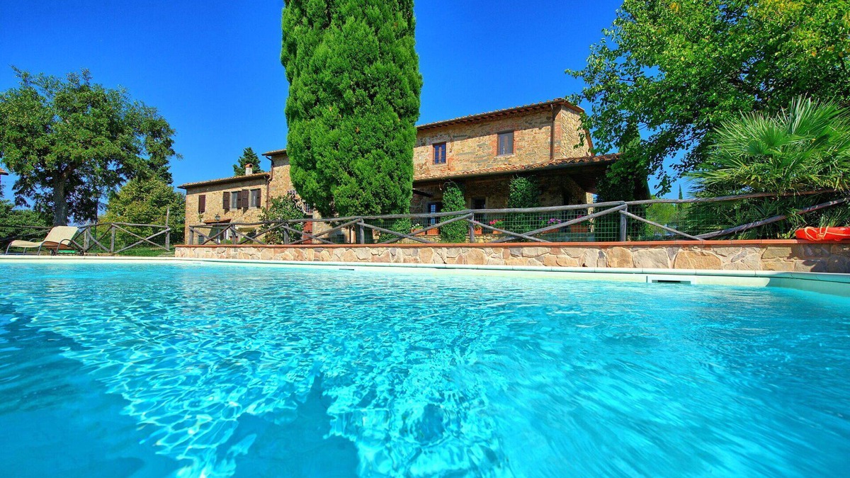 Montelupo Fiorentino Villa | Private Villa with private pool, WIFI, TV, patio, pets allowed, panoramic view, close to Florence