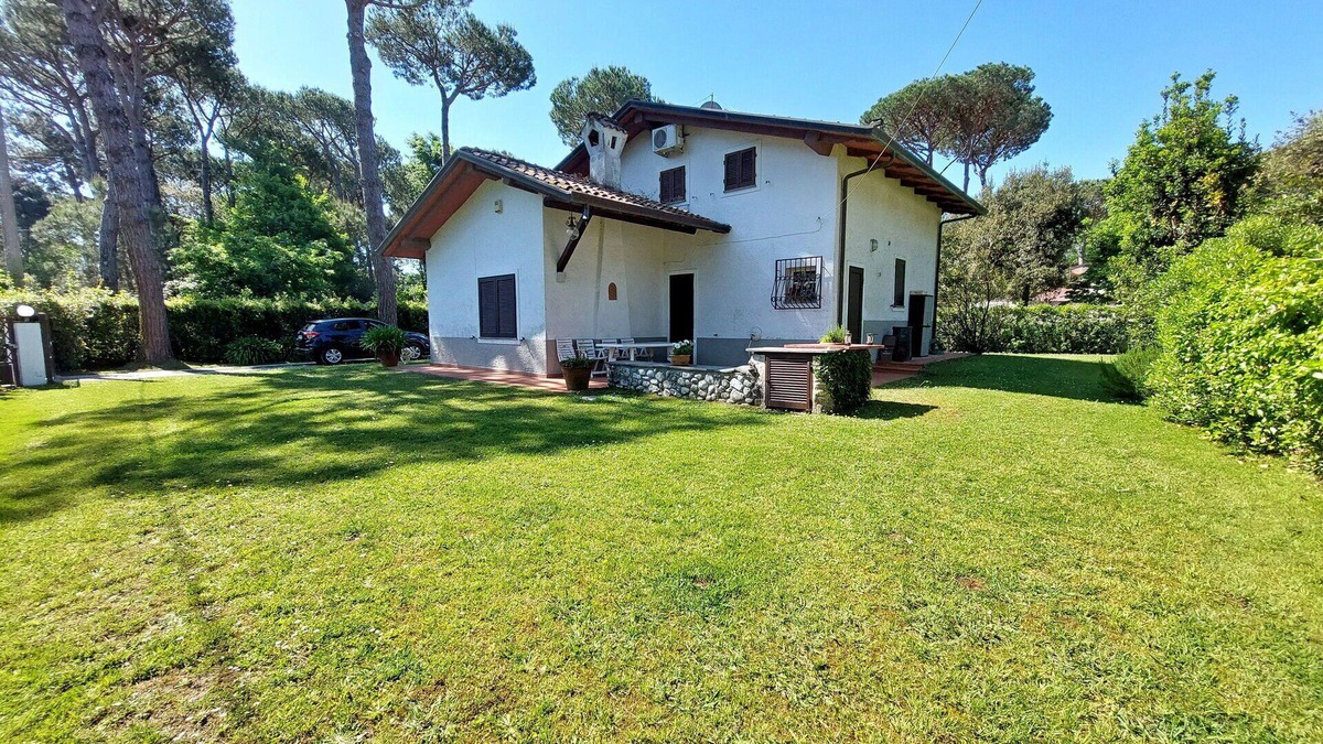 Ronchi Villa | Private villa at 650m from the Sea