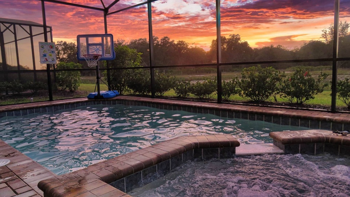 Loughman Villa | Private Villa Sunset view Pool & Spa near Disney & Universal