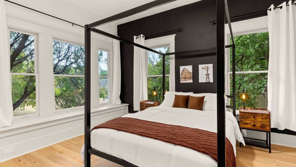 Midtown Apartment | Private Villa · Theater · Game Room · BBQ · Relax