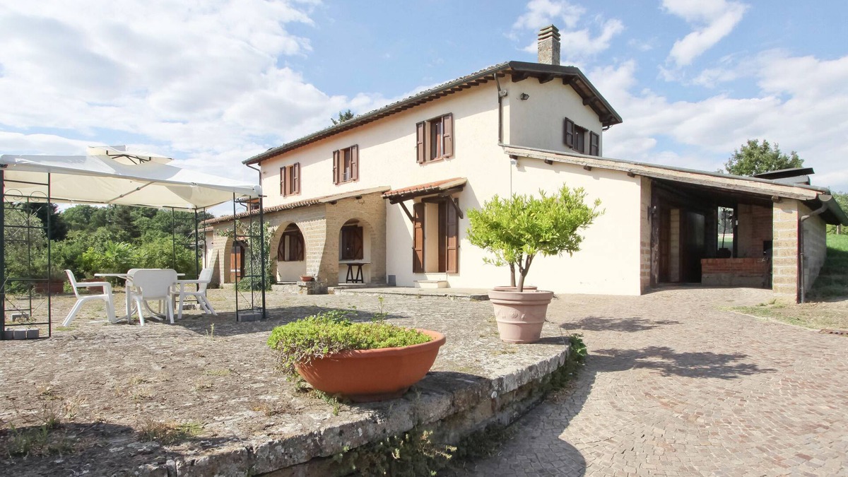 Grotte di Castro Villa | Private villa with pool overlooking the lake Bolsena