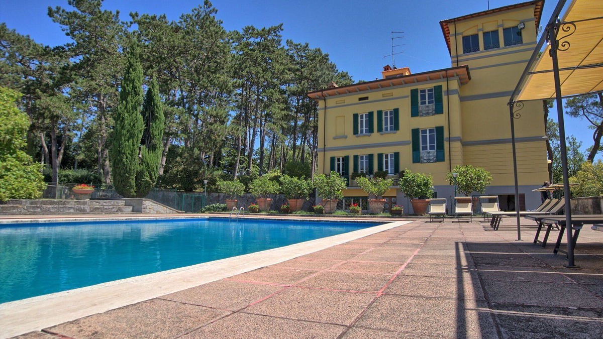 Ponte Buriano Villa | Private Villa with hot tub, WIFI, private pool, TV, pets allowed, panoramic view, close to Arezzo
