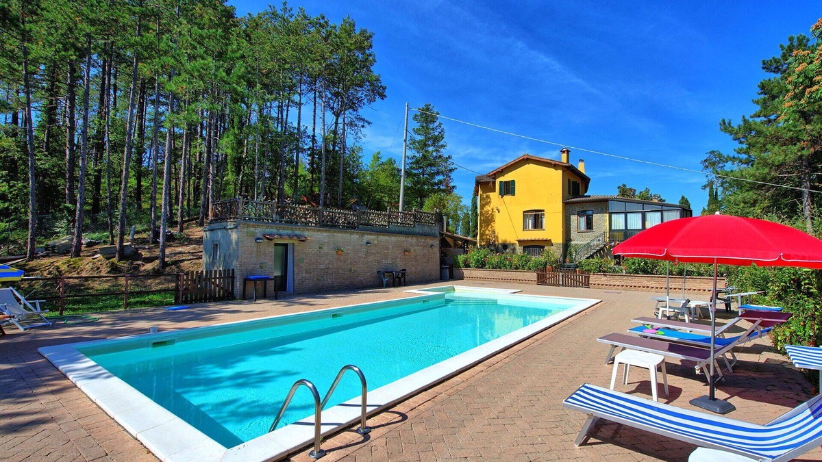 Anghiari Villa | Private Villa with private pool, WIFI, TV, balcony, pets allowed, panoramic view, close to Arezzo