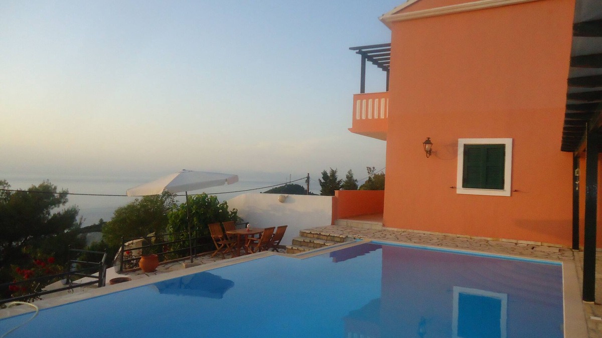Kalamitsi Villa | Private Villa with swimming pool- 5 min from the beach