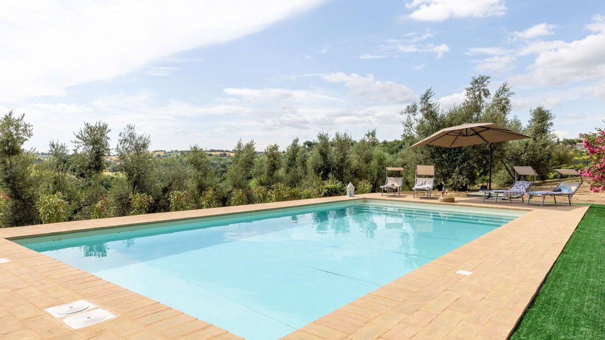 Macerata Villa | Private Villa with WIFI, private pool, A/C, TV, terrace, panoramic view, close to Porto Recanati