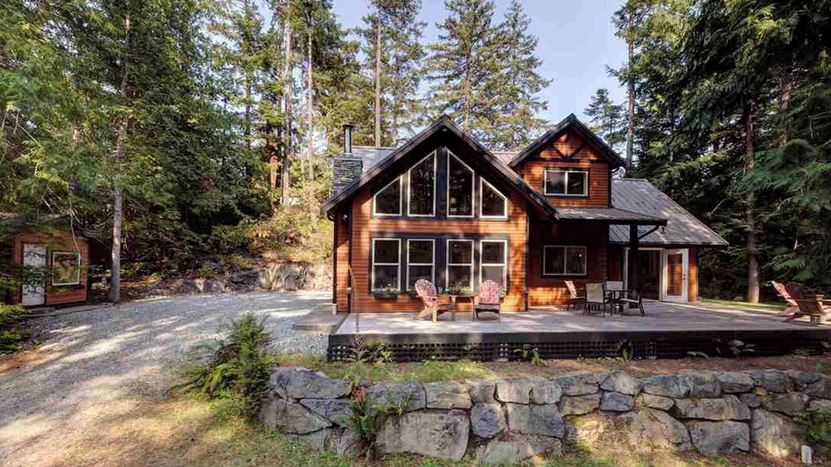 Madeira Park House | Private West-Coast Inspired Cabin in the Woods