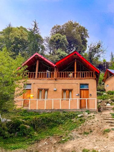Jibhi Ski Chalet | Private Wooden house in Jibhi by Kahani