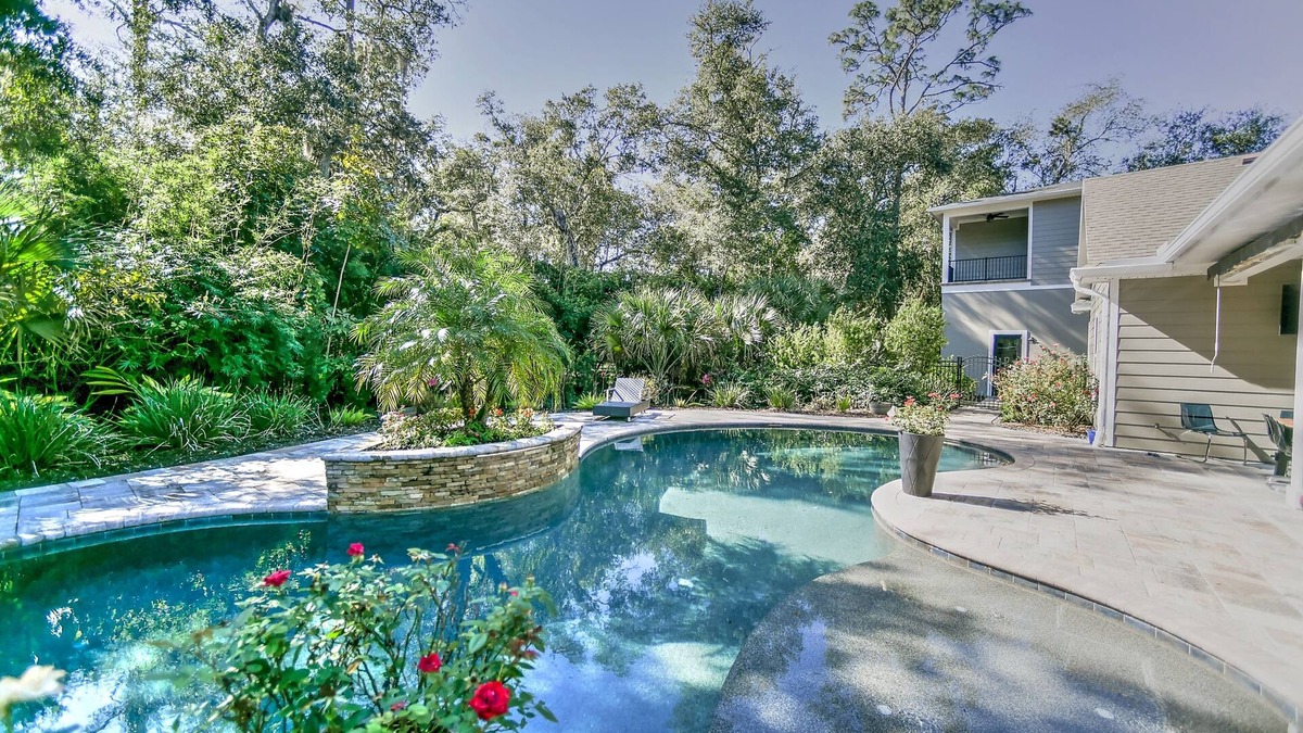 Ormond Beach House | Private yet close to everything, Six bedrooms 4 bathrooms sleeps 14