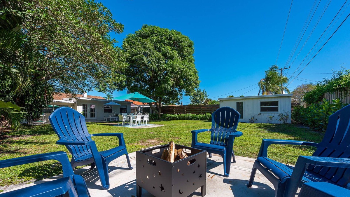 Country Club Park House | Private Zen Hot Tub Oasis! Firepit! Pet Friendly!