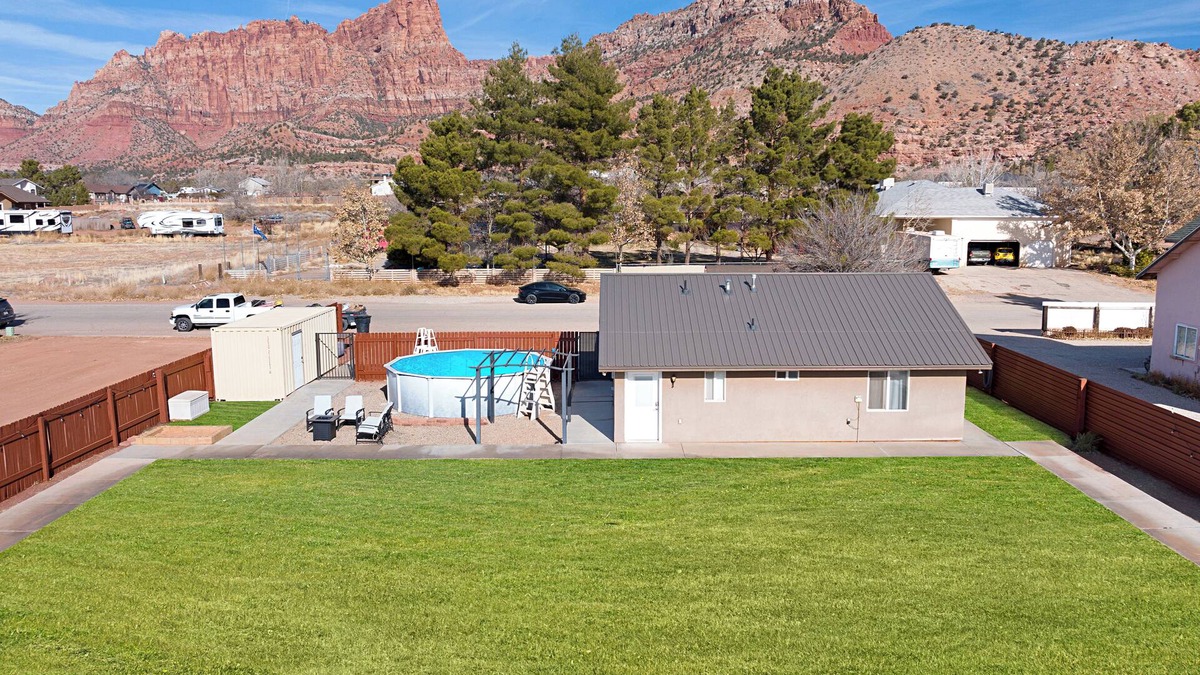 Colorado City House | Private Zion Stay: Seasonal Pool, Fire-Pit, BBQ Grill, + Red Rock Views