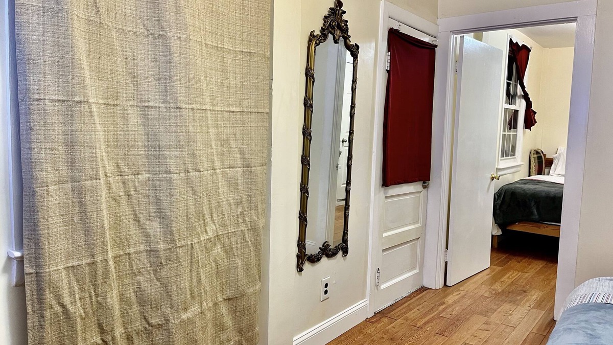 Nauck House | PrivateIn Law Suite: 2 Small bedrooms w private bath & Private entry.