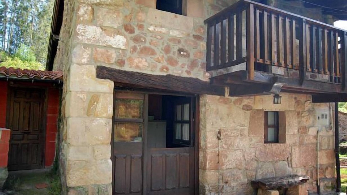 Valdaliga Cottage | Privileged house for its location: in the middle of the MOUNTAIN and only 14km from the BEACH.