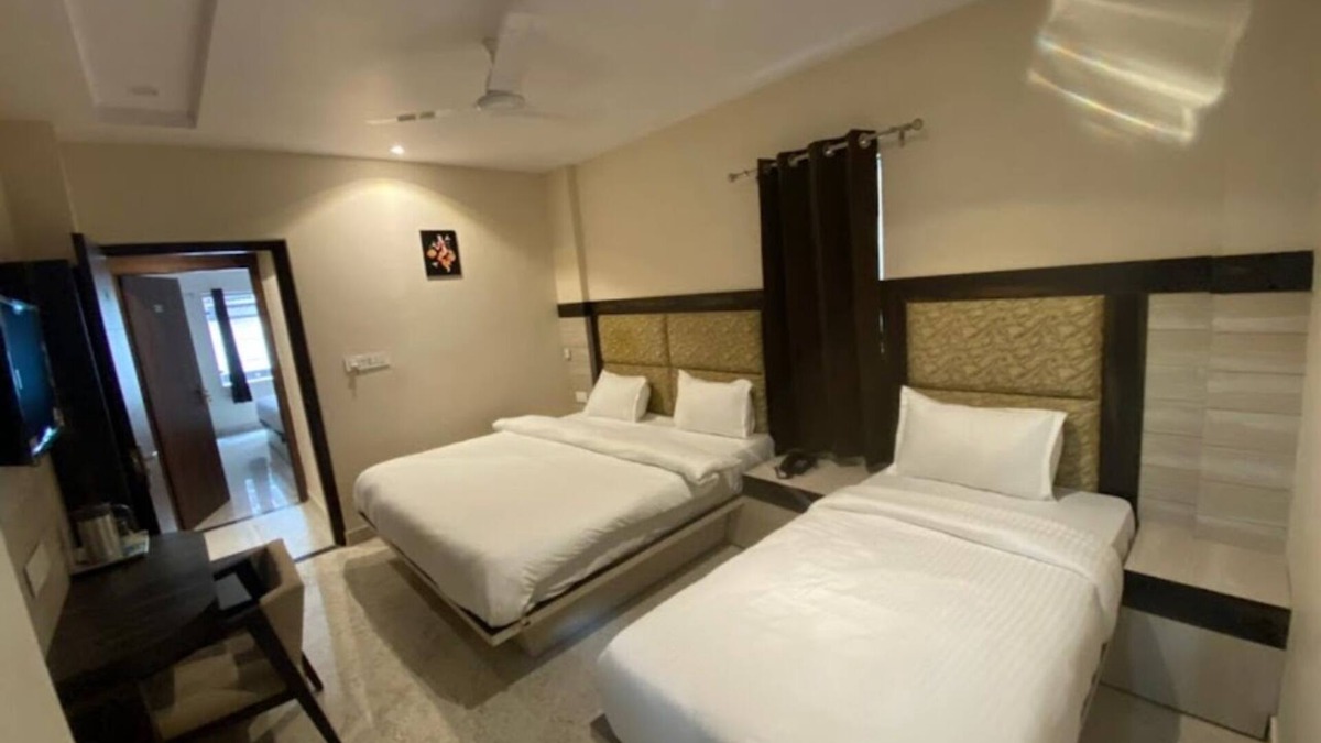 Etah Hotel | Priya Hotel