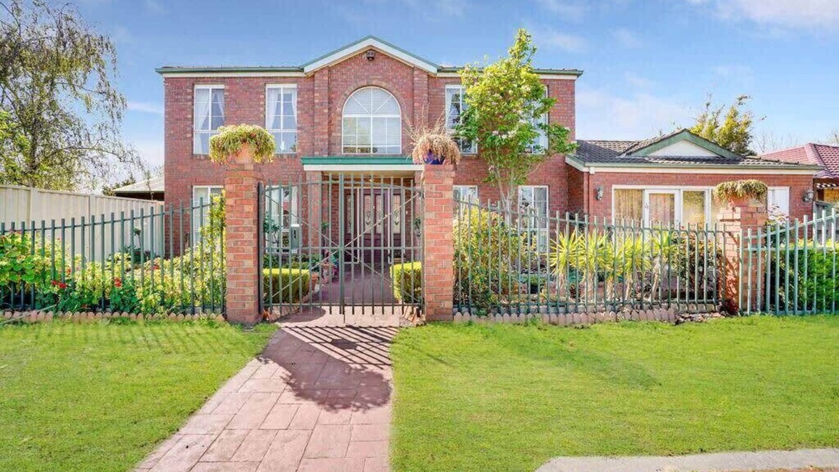 Narre Warren South House | Prized Home Away from Home in Enviable Location