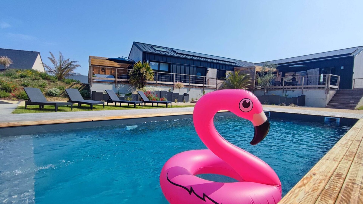 Plouezec House | Proche Mer - Keremma gîte sleeps 6 - private pool and spa