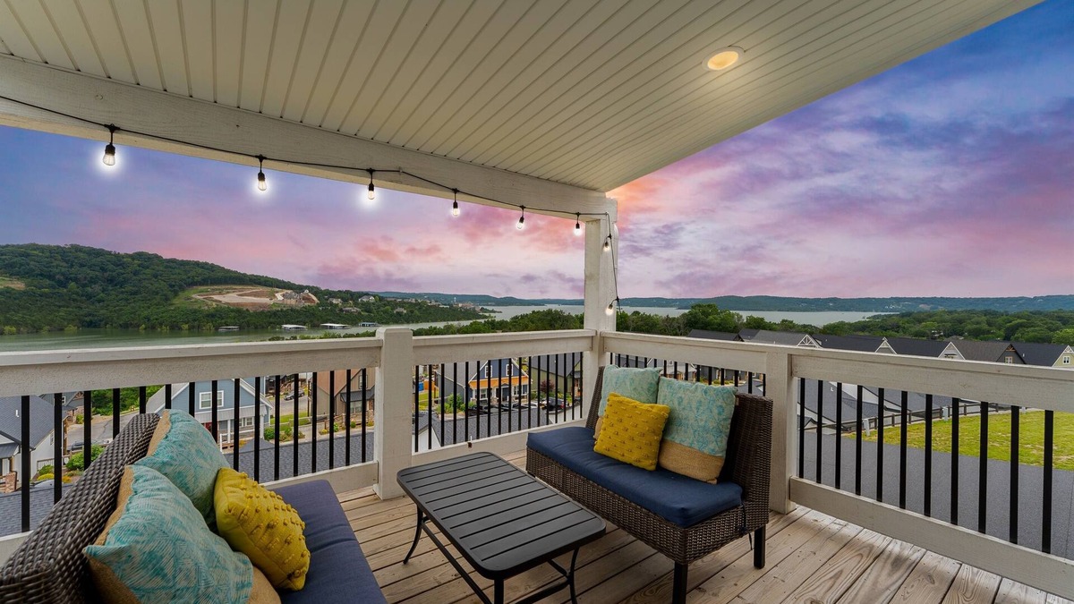 Hollister House | PROMO 10% OFF Indoor - Outdoor Pools! Lux Lake Views! Fire Pit/Hot Tub!