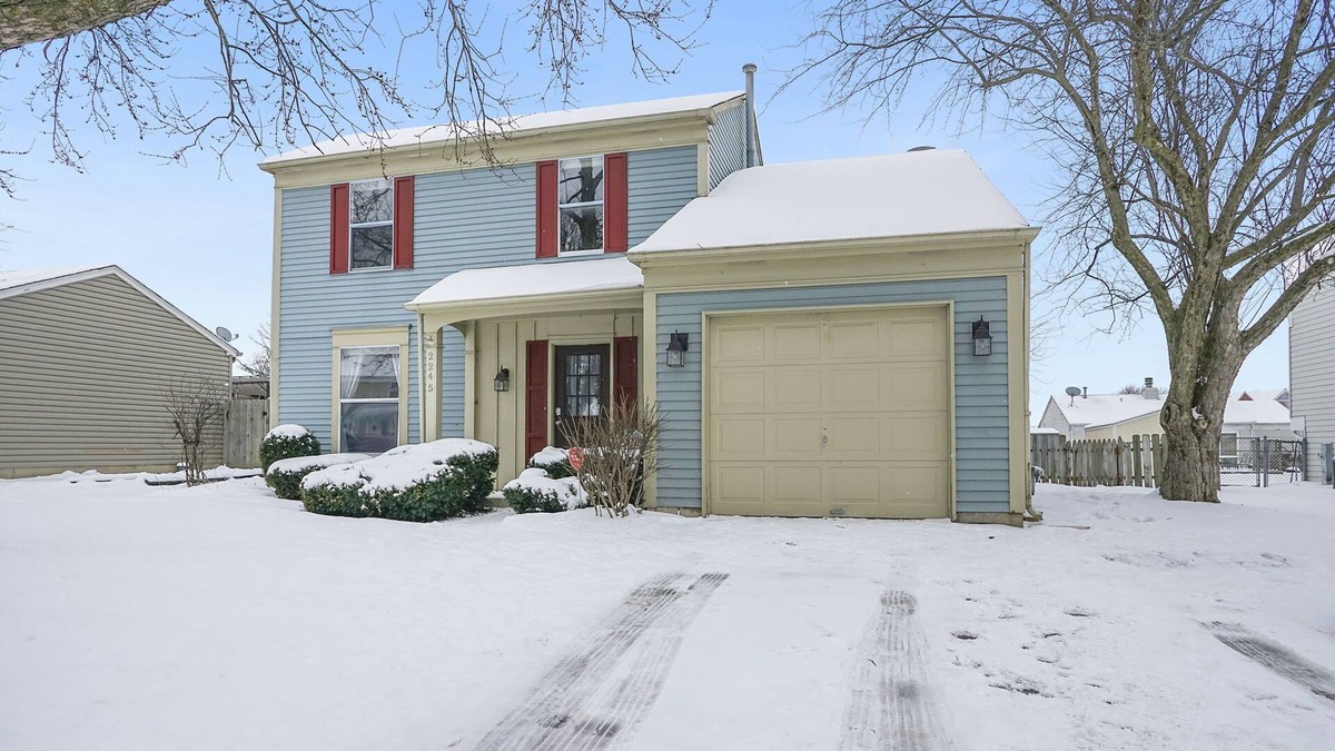 Fox Valley House | PROMO 10% WEEKLY AND 15% MONTHLY OFFnNaperville/Aurora, King Bed, Fenced Yard!