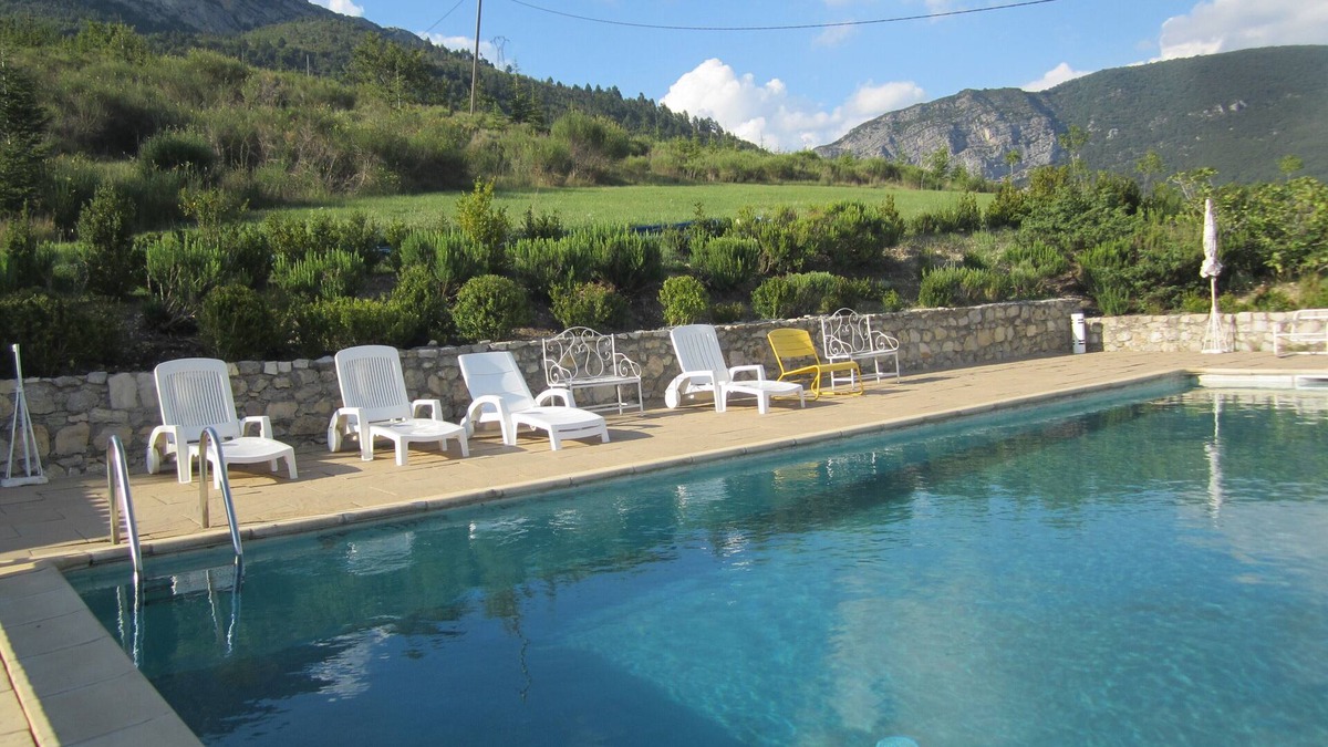Entrepierres House | PROMO!22. 06-6. 07. Quiet farmhouse dependence near Sisteron with swimming pool