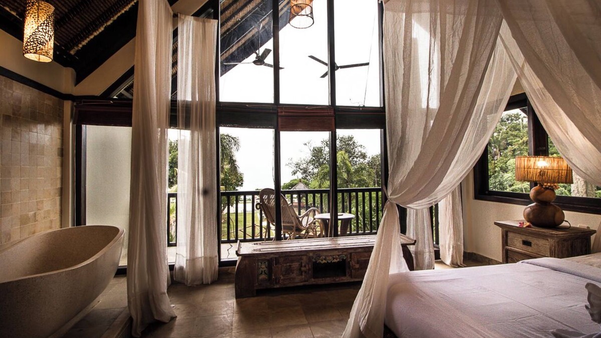 Temukus Villa | PROMO Beachfront oasis. Private pool and firepit
