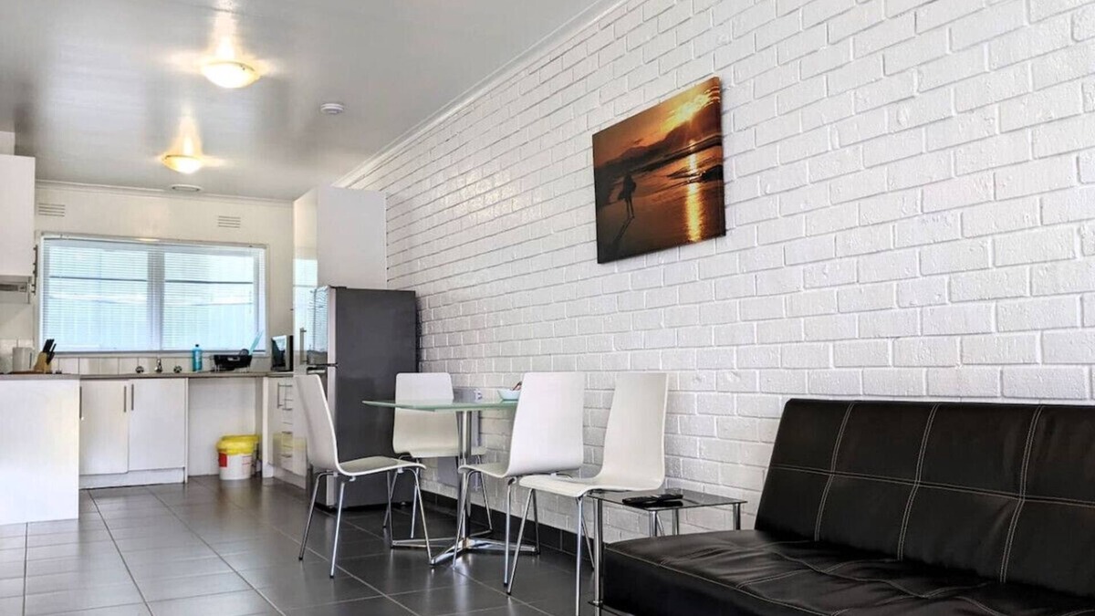 Oak Park House | *PROMO!* Next to Train Station!