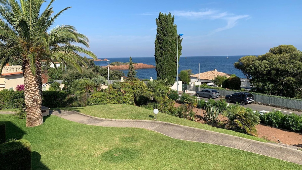 Antheor Apartment | *Promo* Panoramic sea view apartment in a wooded estate