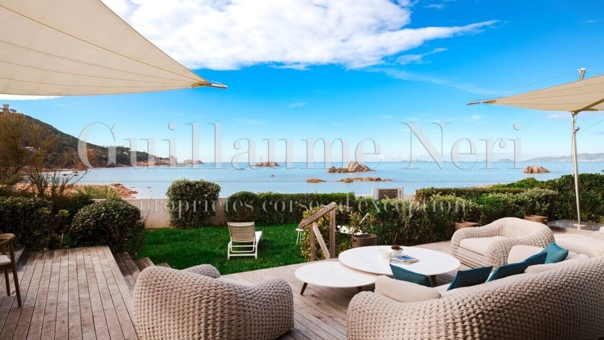 Isolella Villa | * PROMO SEPTEMBER * Sublime villa in Isolella feet in the water