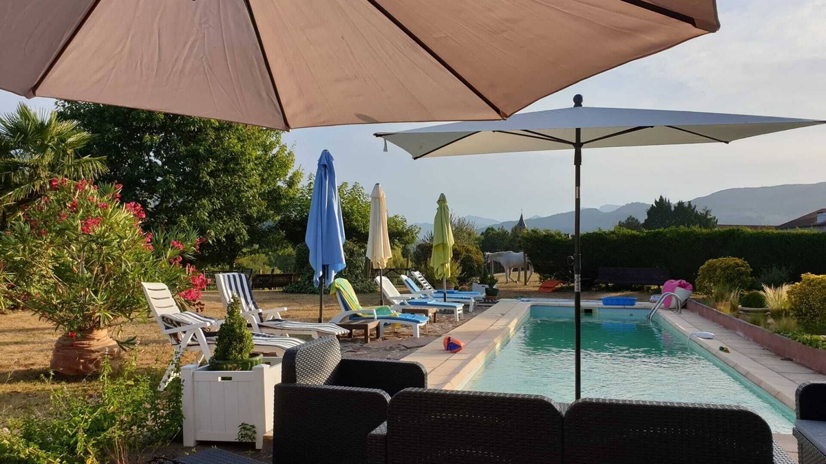 Osses Apartment | Promotion for this charming cottage in a property with swimming pool.