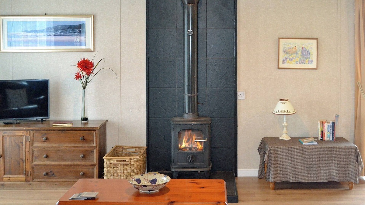 Dornoch Cottage | Proncy Farm Chalet is located on a working farm three miles from Dornoch.