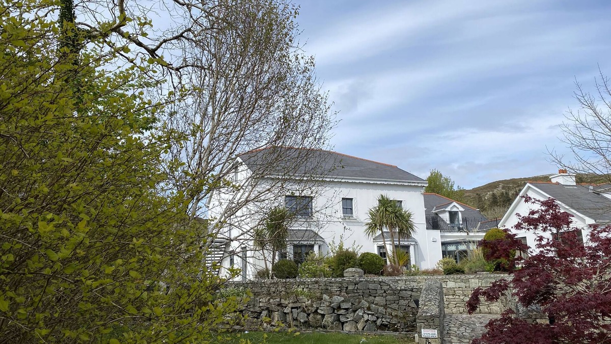 Clifden Cottage | Property 490 - Clifden - sleeps 25 guests in 10 bedrooms