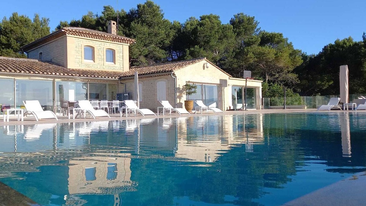 Cavaillon House | Property with unique view in a quiet area with fitness, hammam and jacuzzi