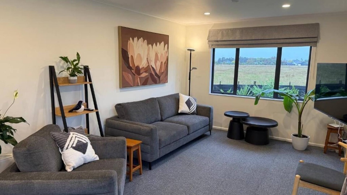 Masterton Villa | Protea Cottage. Relax-Explore-Work. 3km to Town.