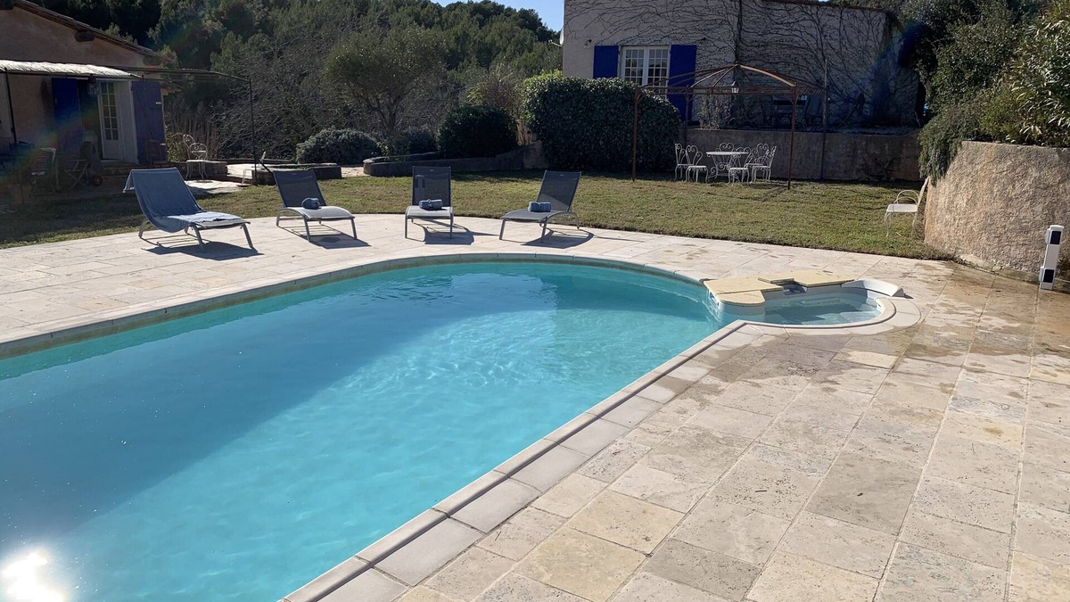 Flayosc Villa | Provençal Estate Villa with Pool