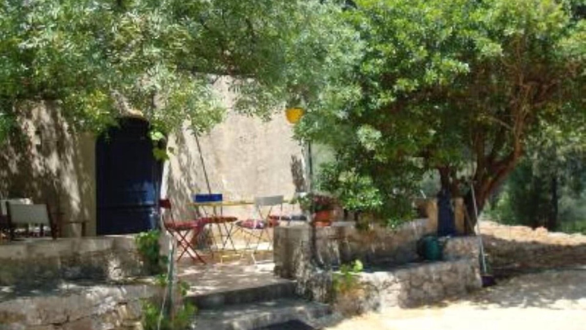 Ceyreste House | Provencal cottage surrounded by olive trees for lovers of calm and nature.