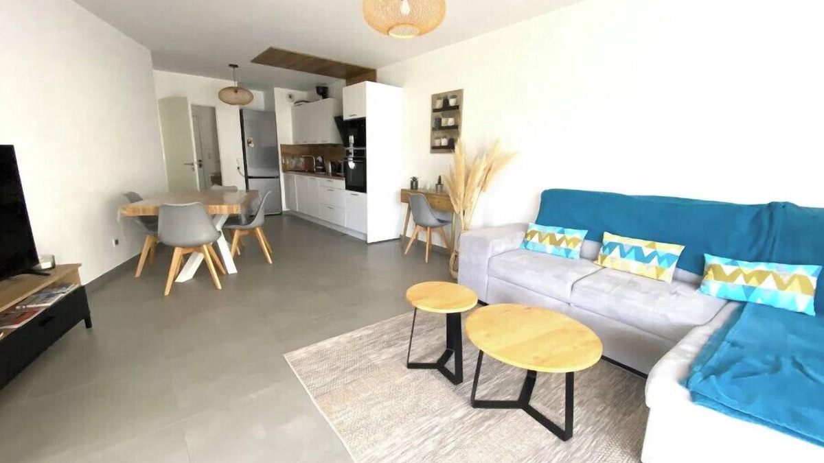 Castelnau-le-Lez Apartment | Provençal escape with terrace and garden view
