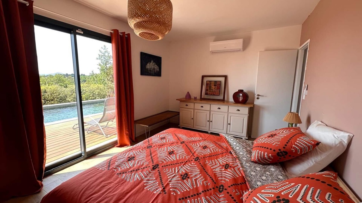 Crillon-le-Brave Villa | Provencal escape at the foot of the Ventoux: king-size beds, swimming pool and fresh air